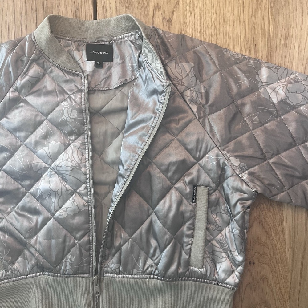 Members Only Satin Quilted Floral Bomber Jacket Women's XL Gray / Silver